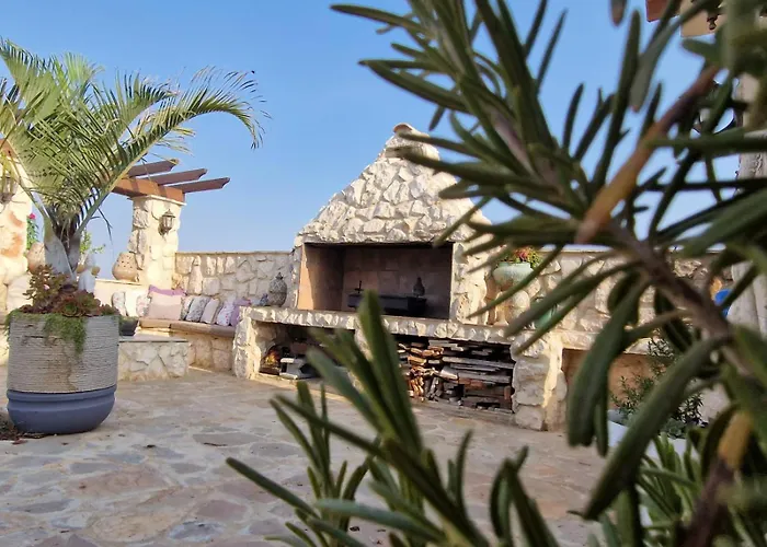 Oikos Selinolithos * Alaminos